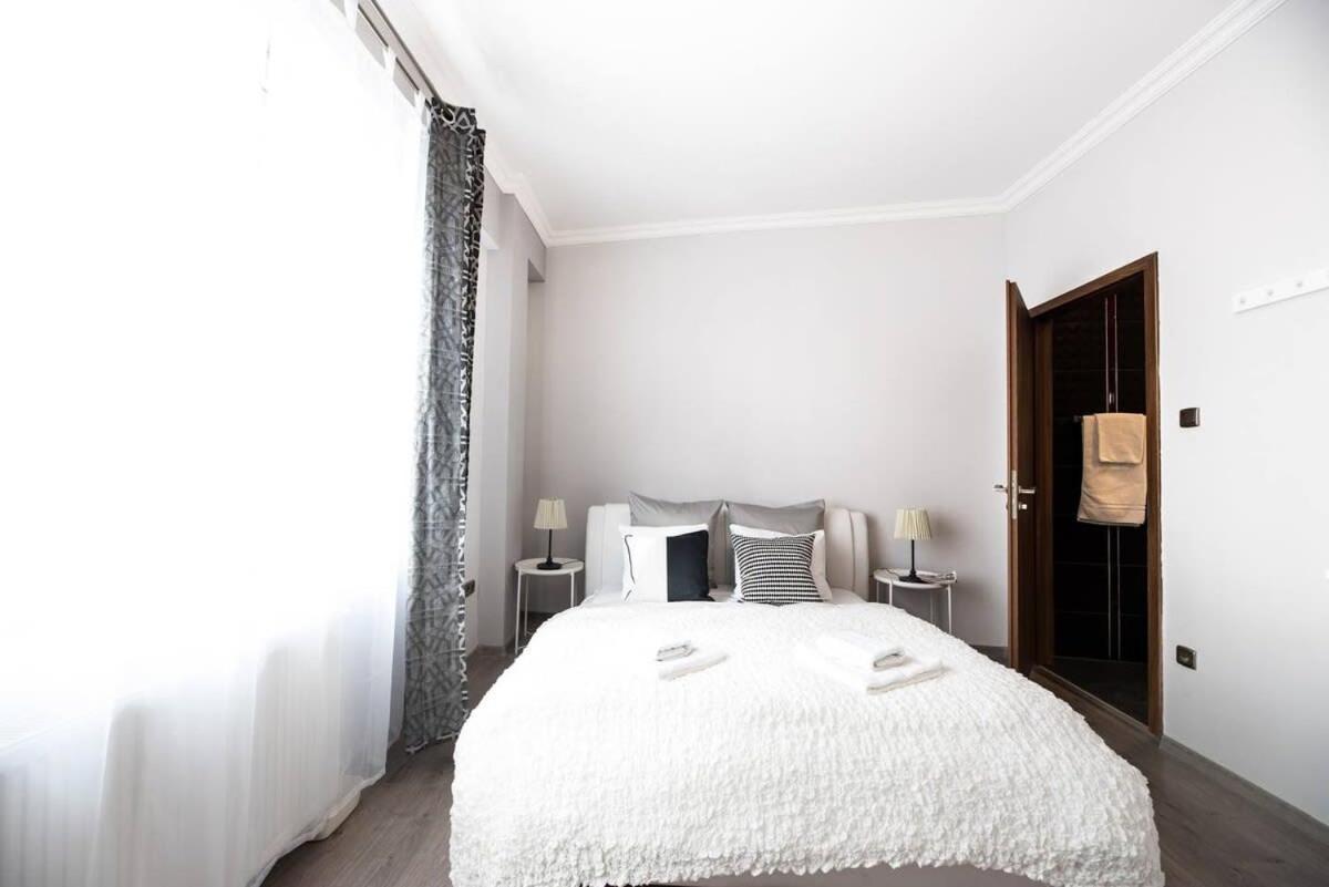 Ultra Large With Ac And Balcony Apartament
