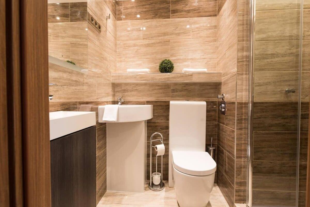 Ultra Large With Ac And Balcony Apartament