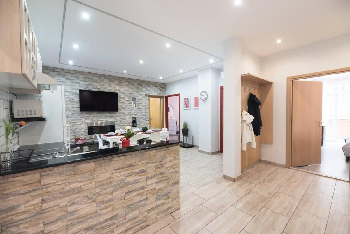 Apartment Ultra Large With Ac And Balcony *